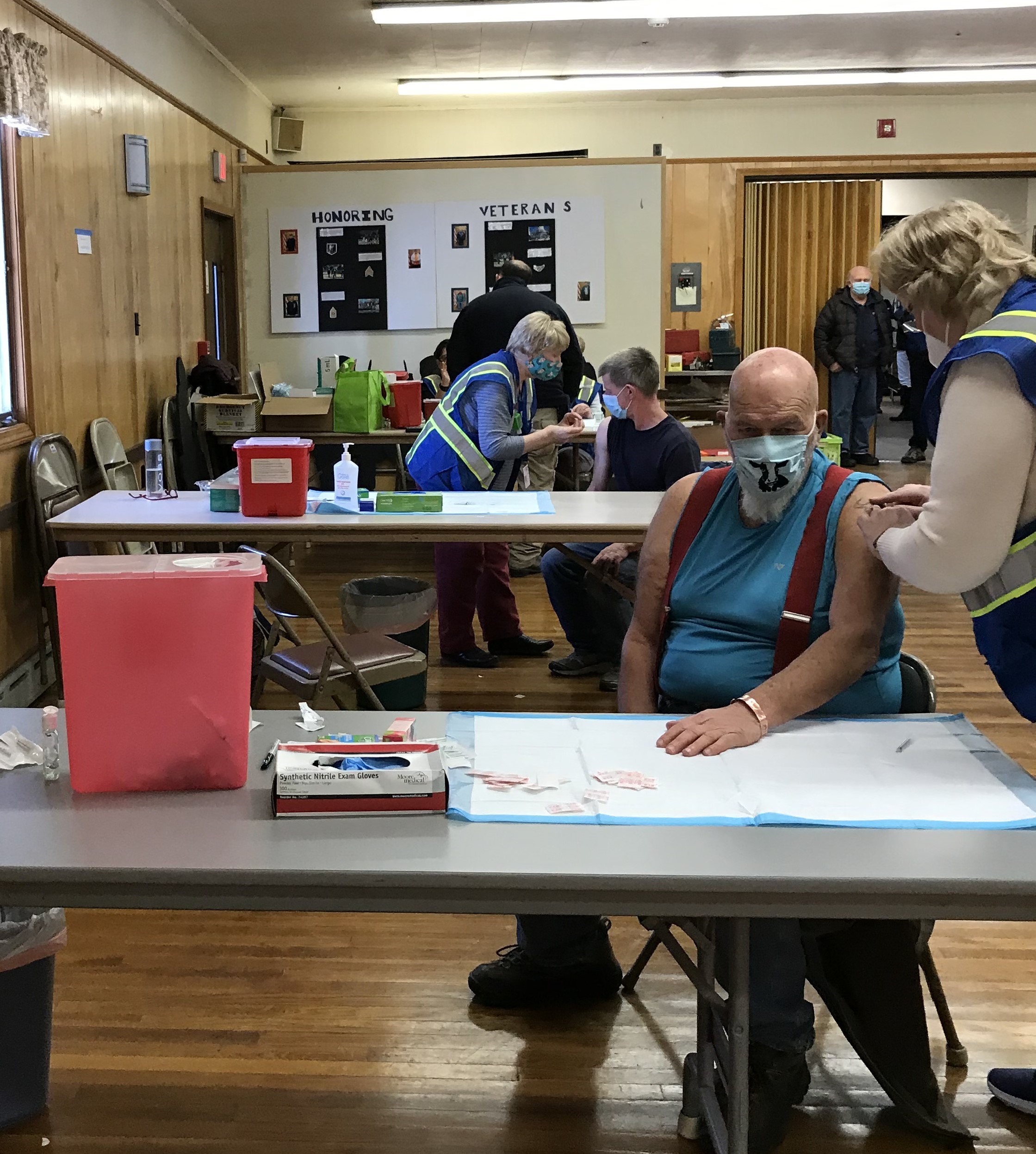 0437-Wachusett busy clinicBarre